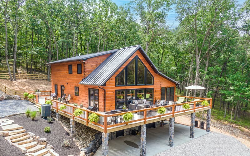 Full Log — Classic log home, West Virginia hills